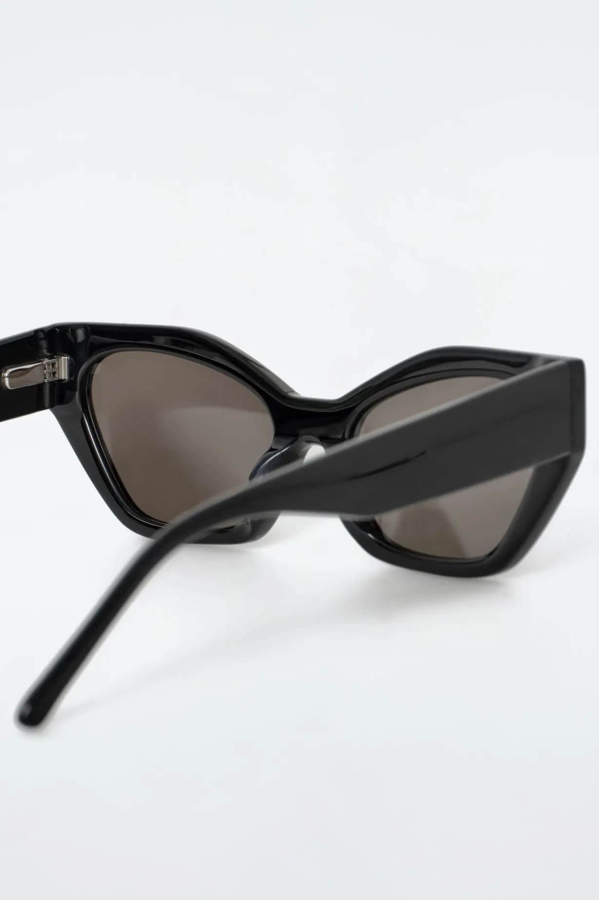 ECKIGE CAT-EYE-SONNENBRILLE