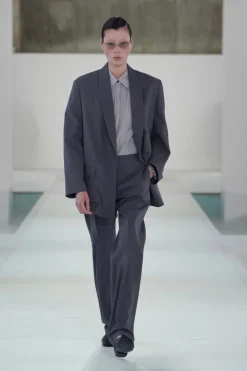 ELEGANTE HOSE AUS WOLLE MIT GERADEM BEIN