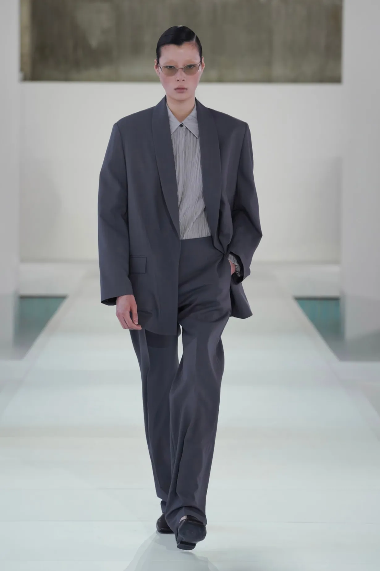 ELEGANTE HOSE AUS WOLLE MIT GERADEM BEIN