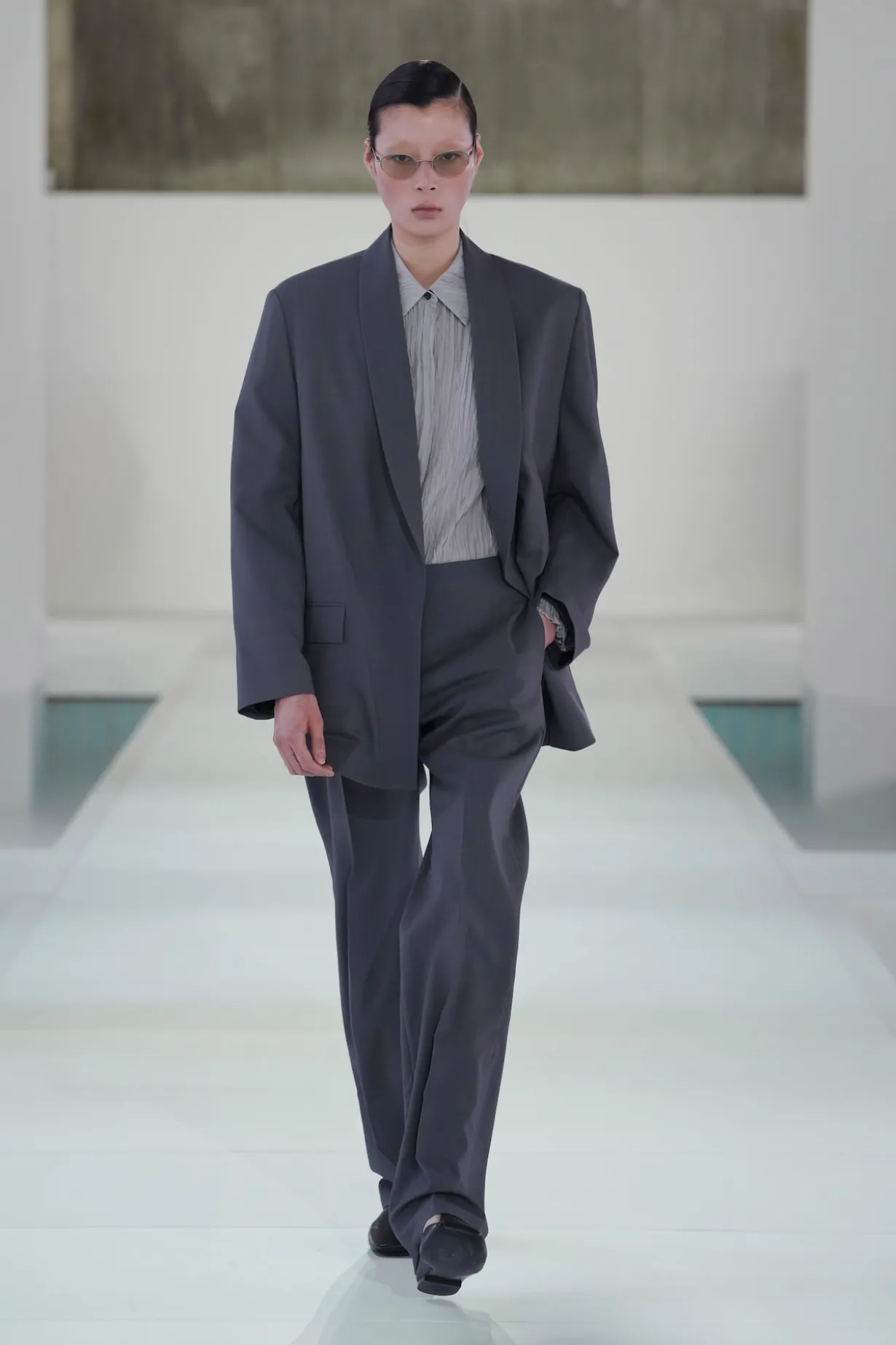 ELEGANTE HOSE AUS WOLLE MIT GERADEM BEIN