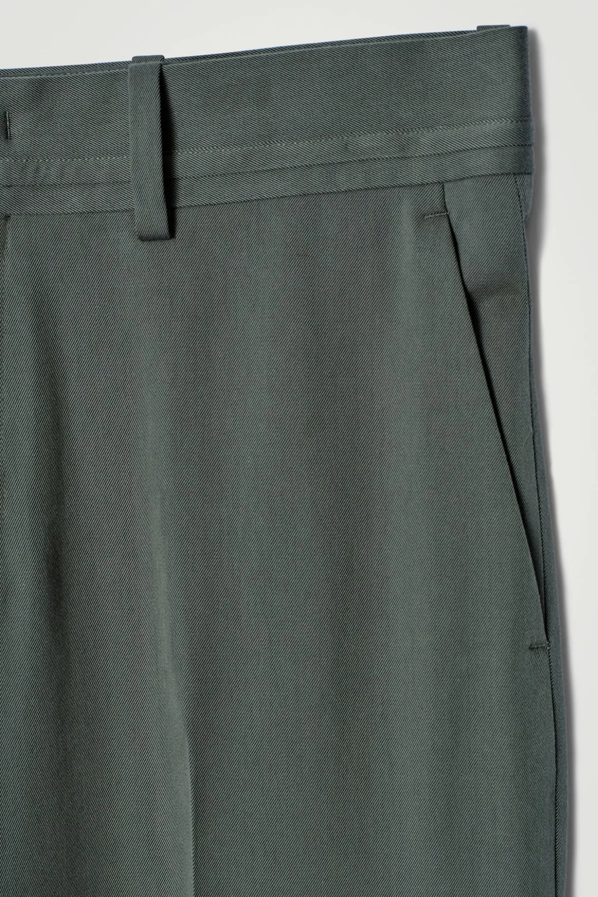 ELEGANTE HOSE MIT GERADEM BEIN