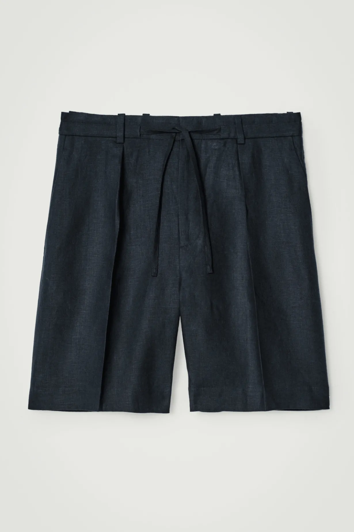 ELEGANTE LEINENSHORTS MIT KORDELZUGBUND