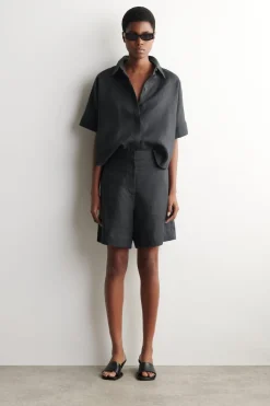 ELEGANTE LEINENSHORTS MIT ELASTISCHEM BUND
