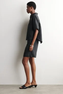 ELEGANTE LEINENSHORTS MIT ELASTISCHEM BUND