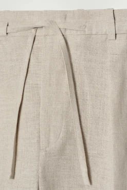 ELEGANTE LEINENSHORTS MIT KORDELZUGBUND