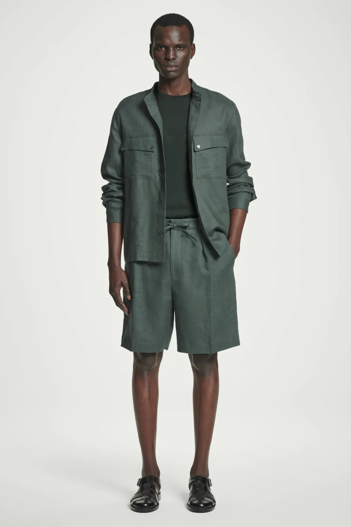 ELEGANTE LEINENSHORTS MIT KORDELZUGBUND