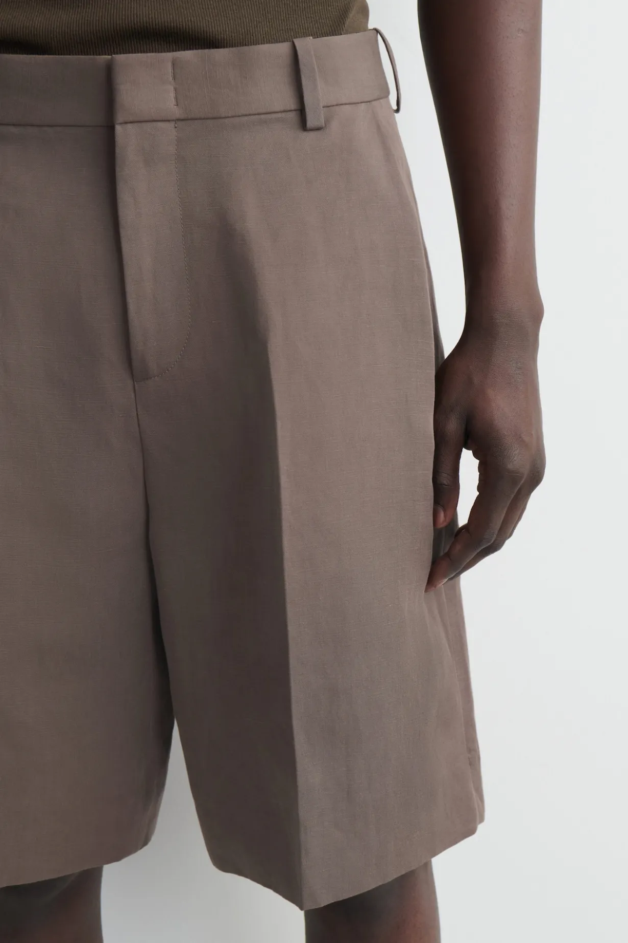 ELEGANTE SHORTS AUS LEINEN-MIX