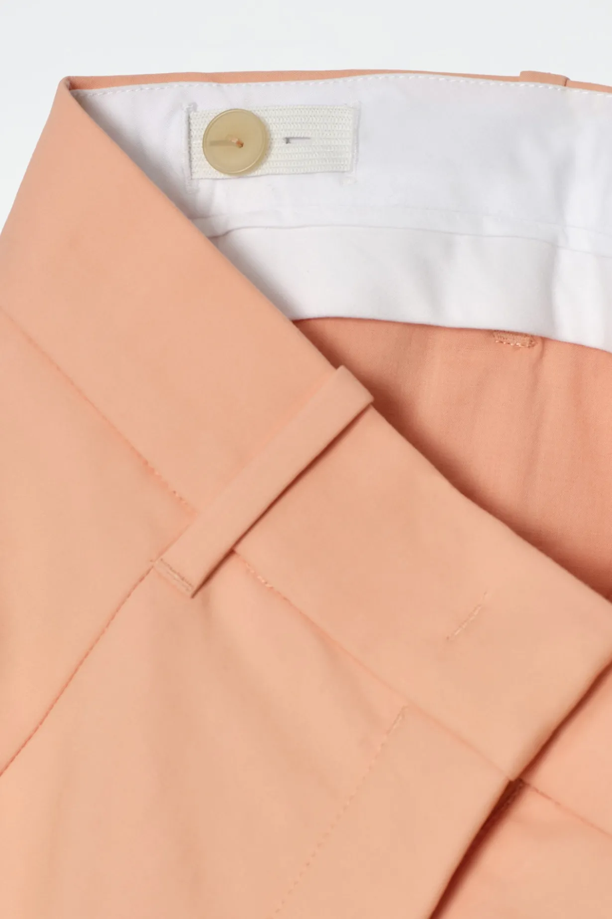 ELEGANTE SHORTS MIT WEITEM BEIN