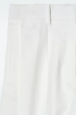 ELEGANTE SHORTS MIT WEITEM BEIN