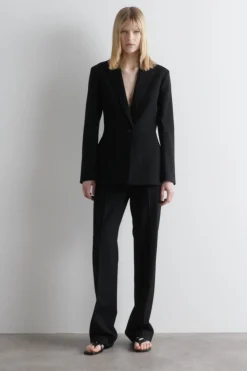 ELEGANTE WOLLHOSE MIT SCHMALEM BEIN