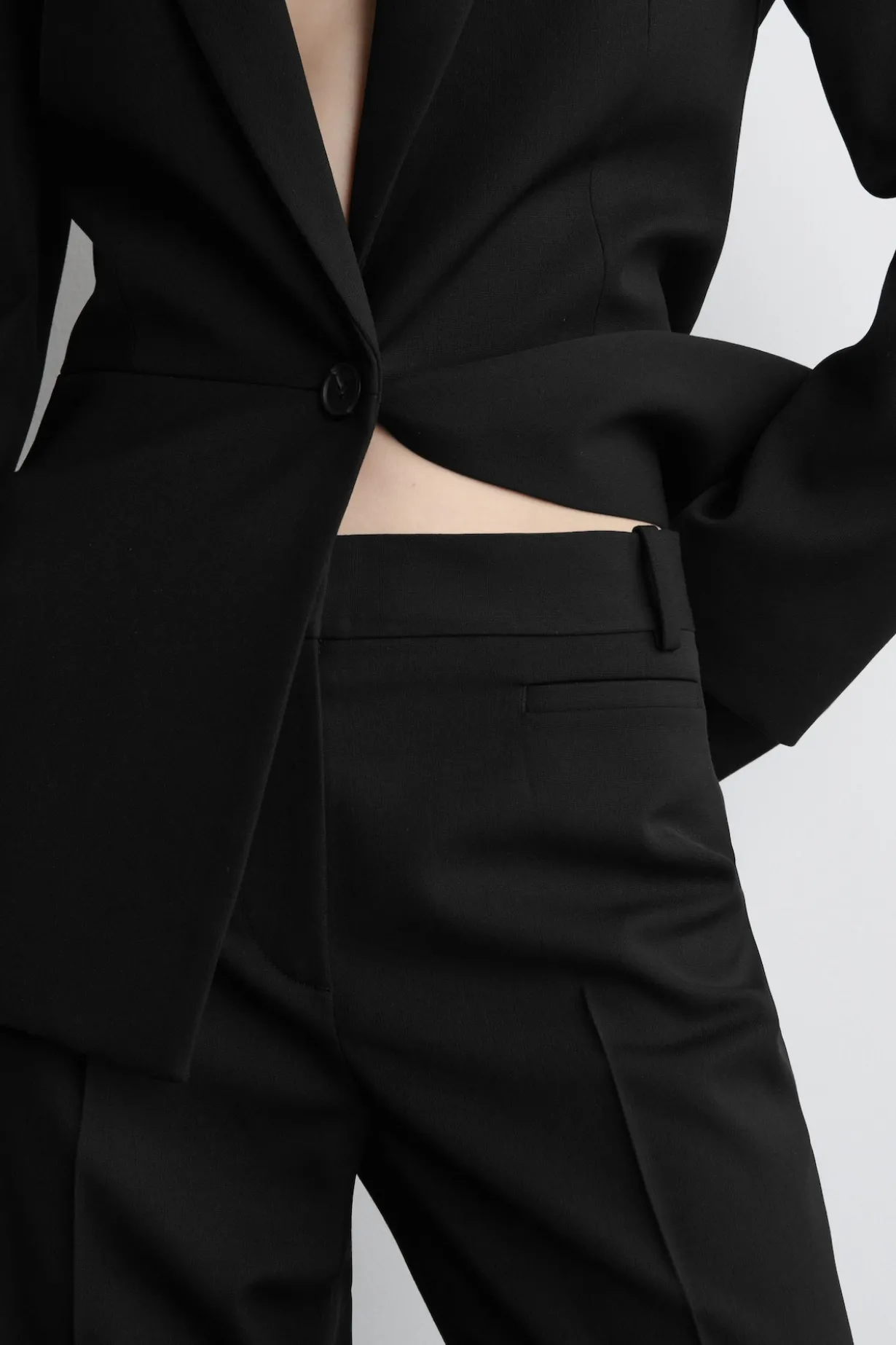ELEGANTE WOLLHOSE MIT SCHMALEM BEIN