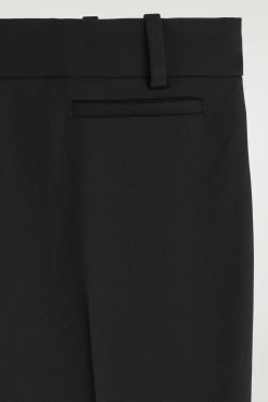 ELEGANTE WOLLHOSE MIT SCHMALEM BEIN