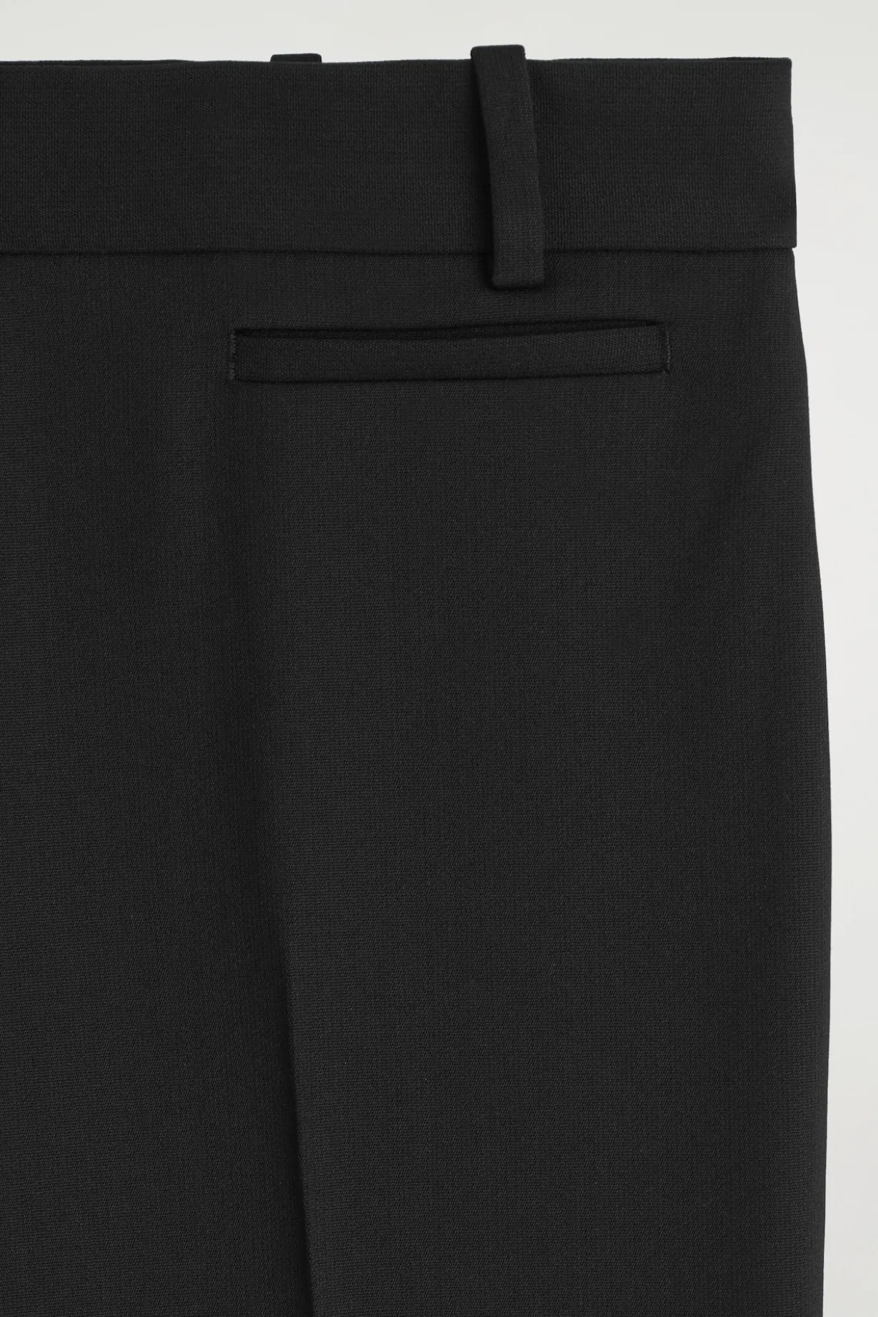 ELEGANTE WOLLHOSE MIT SCHMALEM BEIN