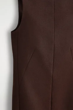 ELEGANTES MIDIKLEID AUS WOLLE