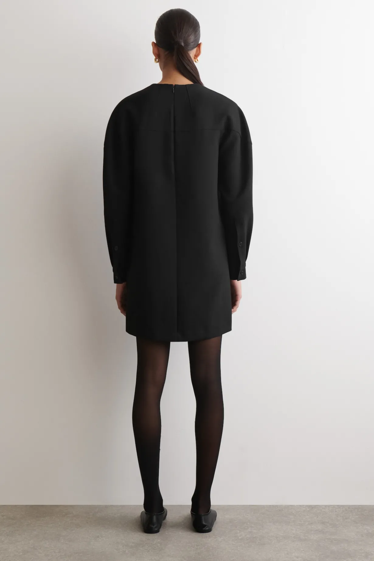 ELEGANTES MINIKLEID MIT LANGEN ÄRMELN