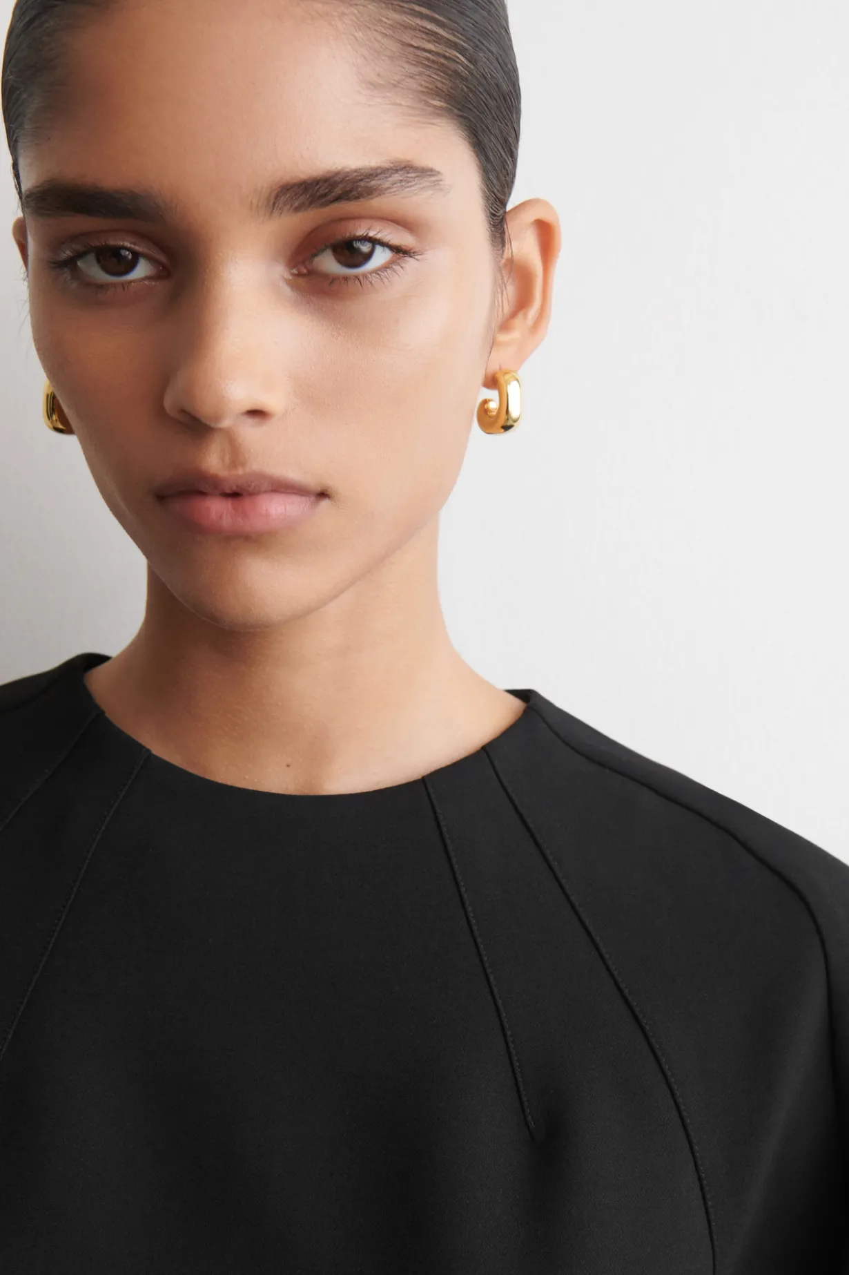 ELEGANTES MINIKLEID MIT LANGEN ÄRMELN