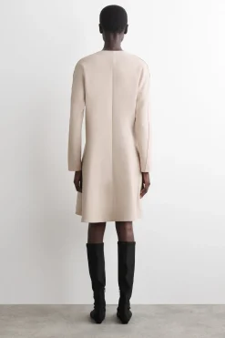 ELEGANTES MINIKLEID MIT V-AUSSCHNITT