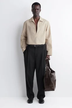 ELEGANTES NYLONHEMD MIT OFFENEM KRAGEN