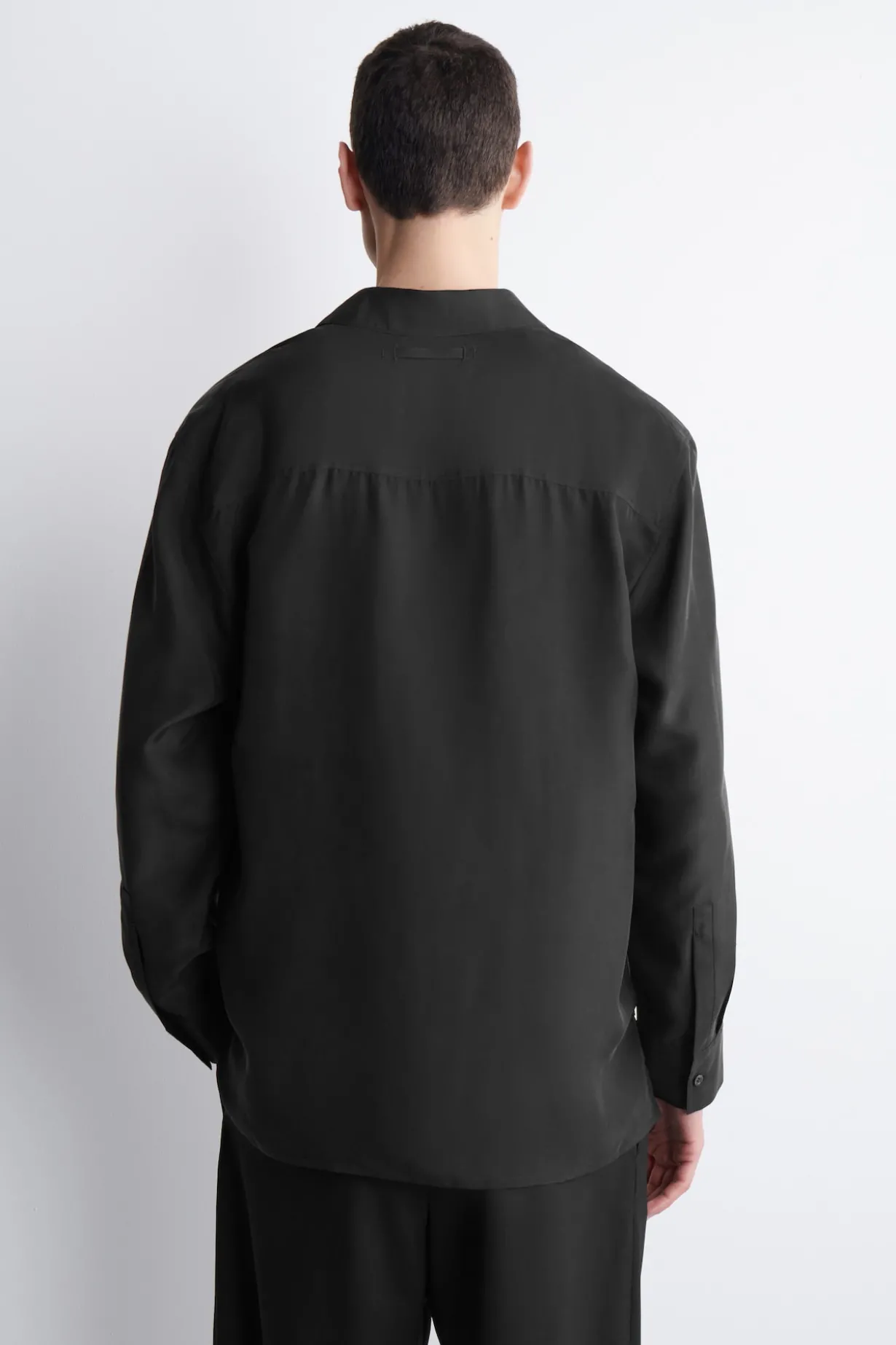 ELEGANTES SEIDENHEMD