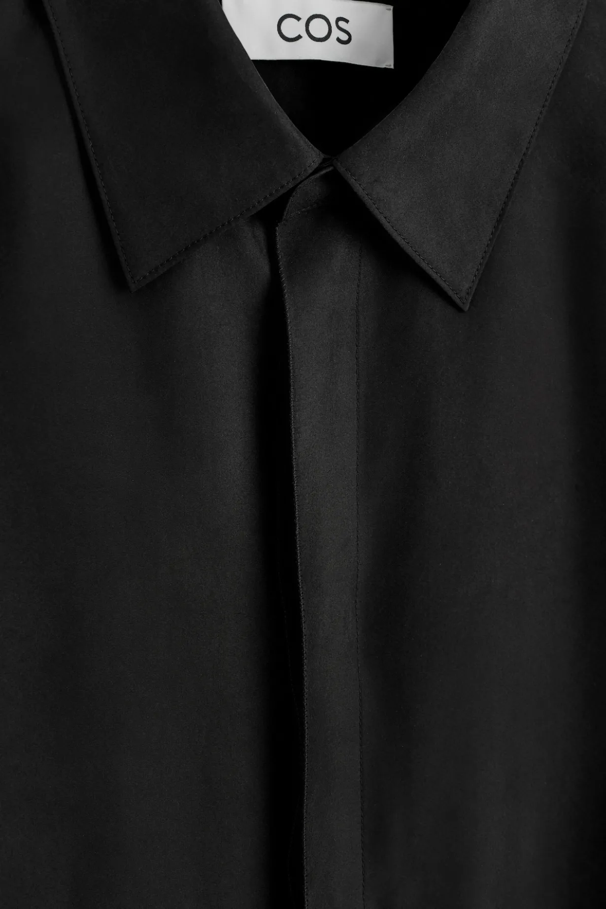 ELEGANTES SEIDENHEMD