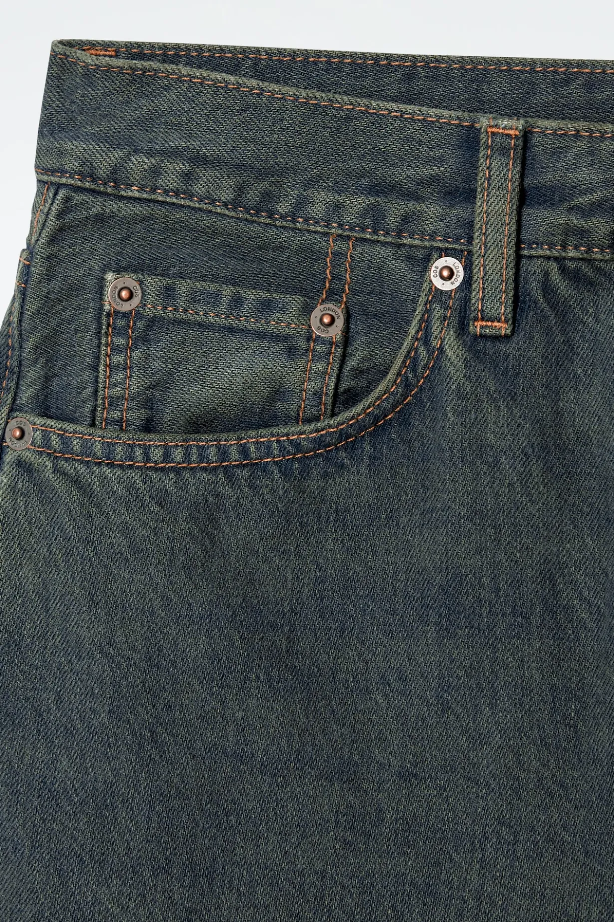 FACADE JEANS MIT GERADEM BEIN