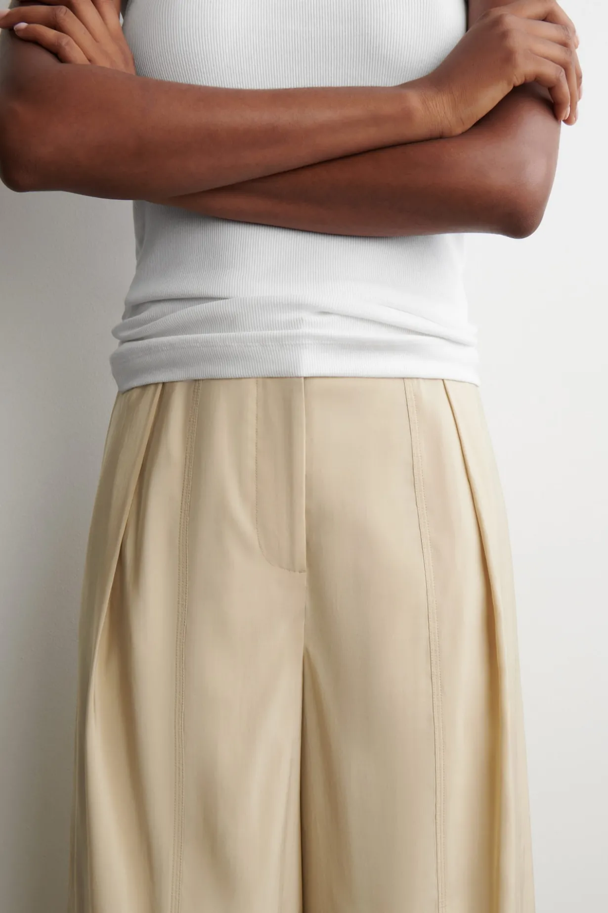 FLIEßENDE CULOTTES MIT FALTEN