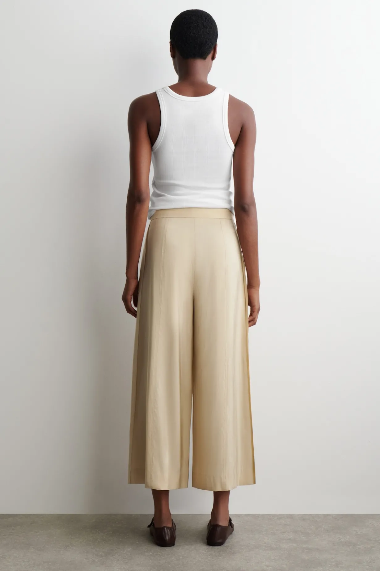 FLIEßENDE CULOTTES MIT FALTEN