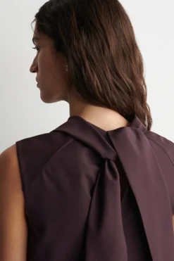 FLIESSENDE BLUSE MIT KRAGEN UND SCHAL