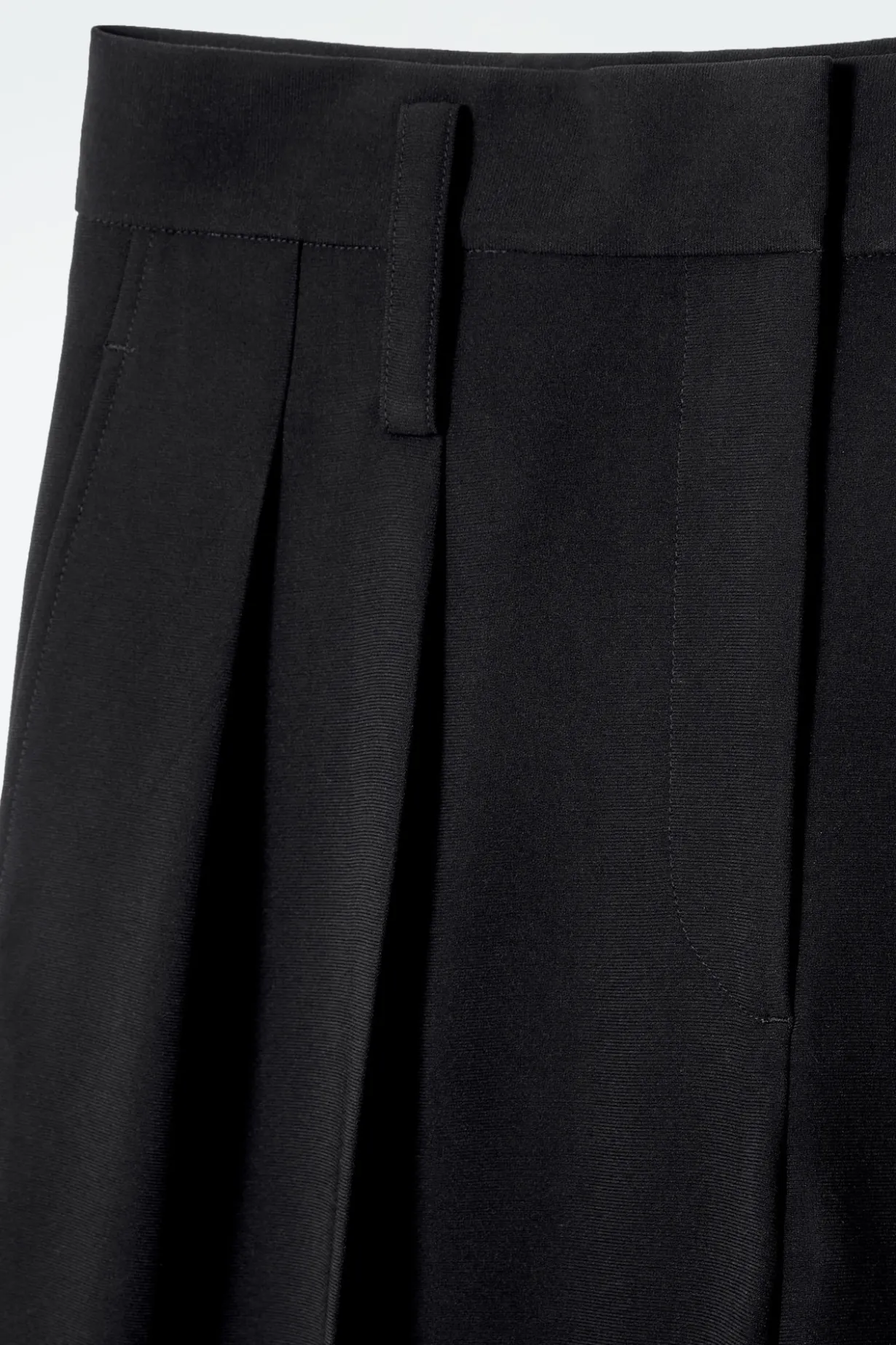FLIESSENDE, ELEGANTE HOSE MIT GERADEM BEIN