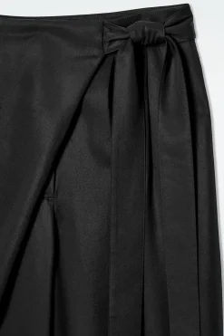 FLIESSENDE HOSE MIT WICKELFRONT