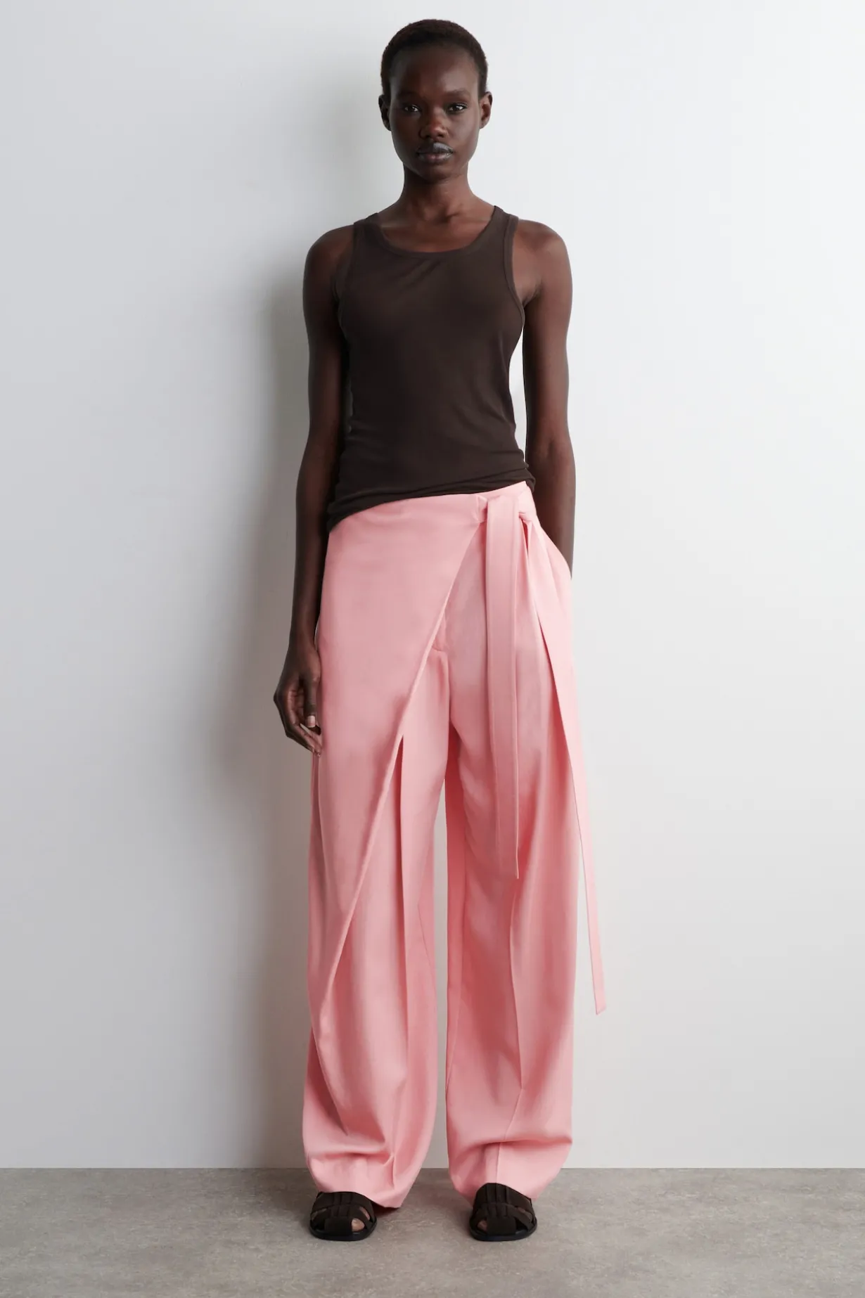 FLIESSENDE HOSE MIT WICKELFRONT
