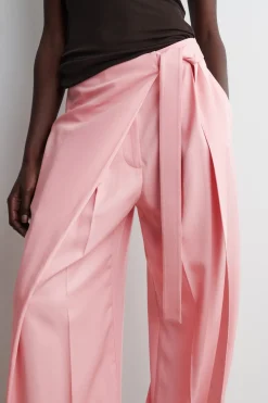 FLIESSENDE HOSE MIT WICKELFRONT