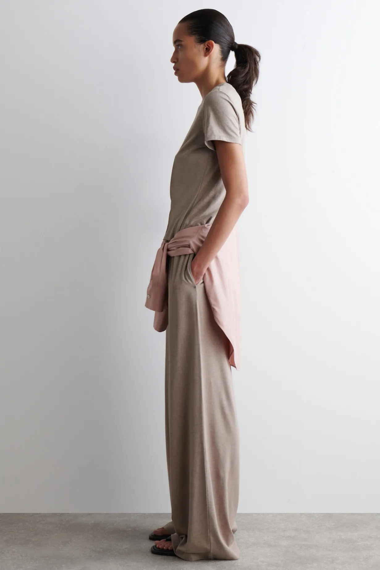 FLIESSENDE JERSEYHOSE MIT WEITEM BEIN