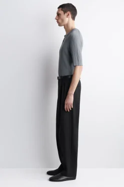 FLIESSENDE LOCKERE PASSFORM HOSE MIT WEITEM BEIN