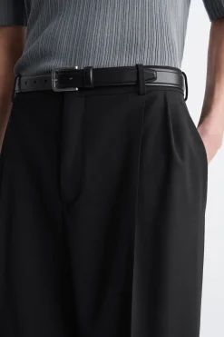 FLIESSENDE LOCKERE PASSFORM HOSE MIT WEITEM BEIN