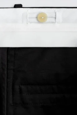 FLIESSENDE LOCKERE PASSFORM HOSE MIT WEITEM BEIN