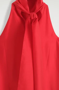 FLIESSENDES NECKHOLDER-KLEID IN MINILÄNGE