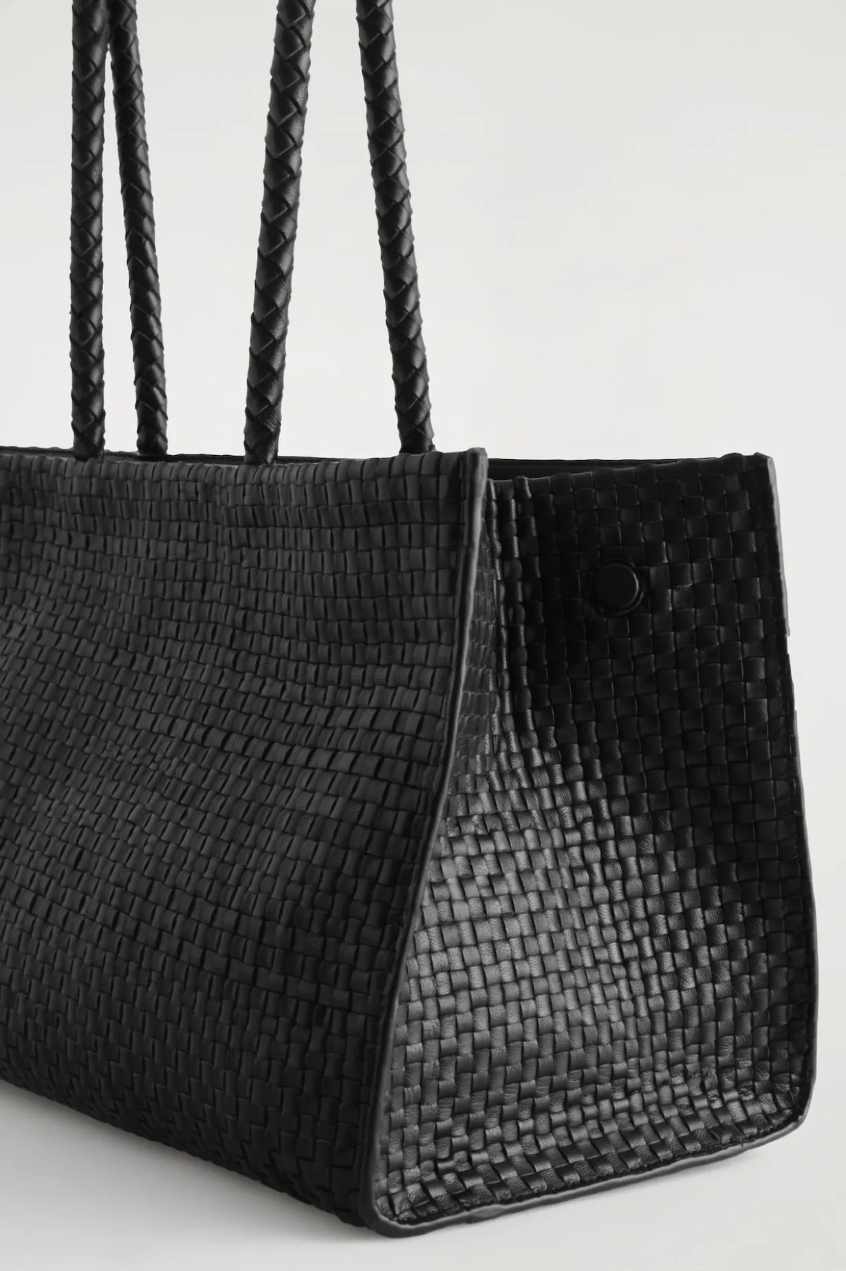 GALLERY HANDGEFLOCHTENE TOTE BAG - LEDER