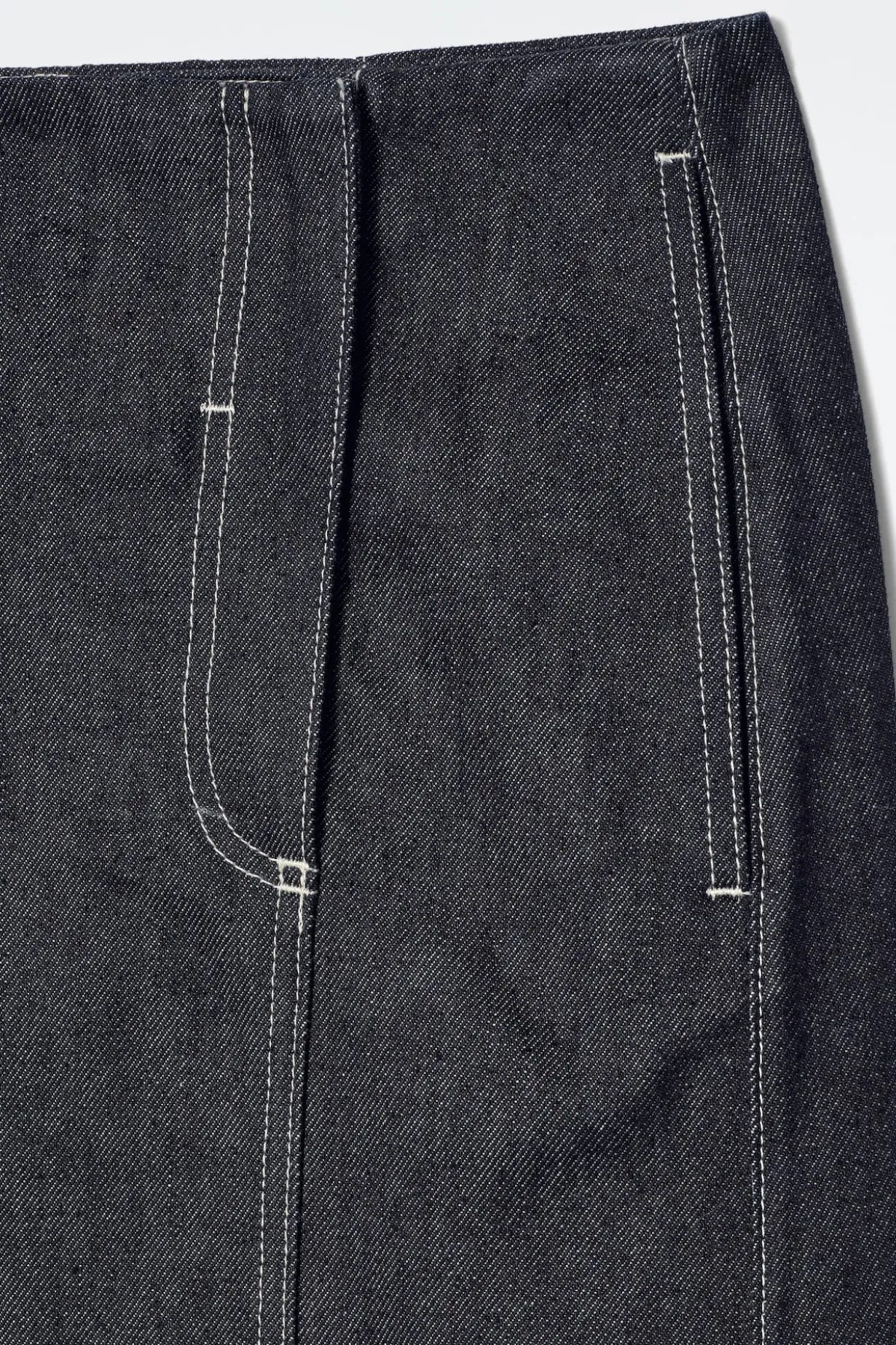 GERADE GESCHNITTENER MIDIROCK AUS DENIM