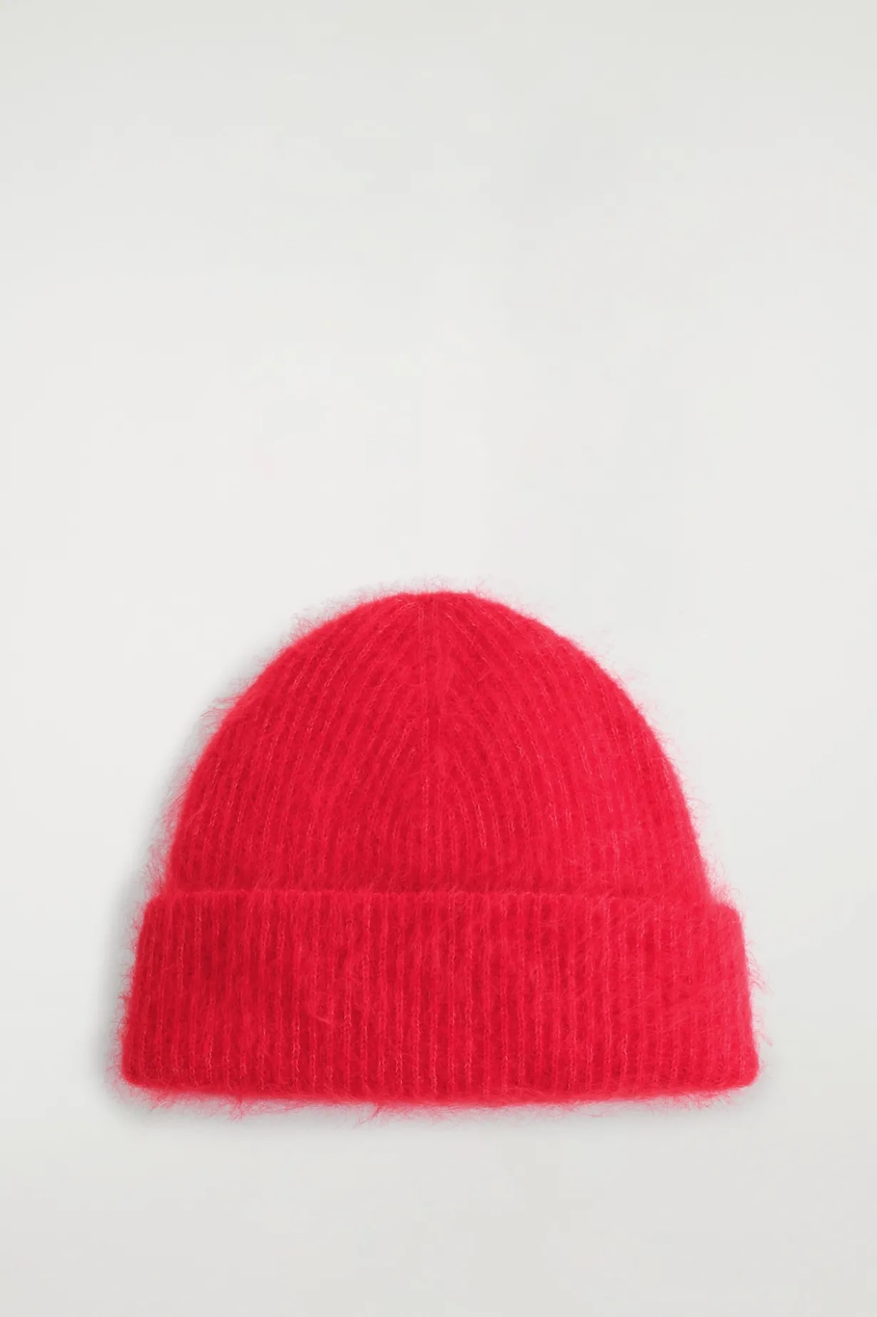 GERIPPTE BEANIE AUS MOHAIR