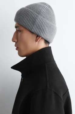 GERIPPTE BEANIE AUS WOLLE