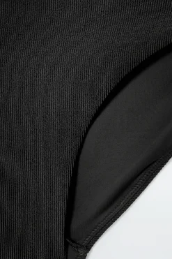 GERIPPTE BIKINIHOSE