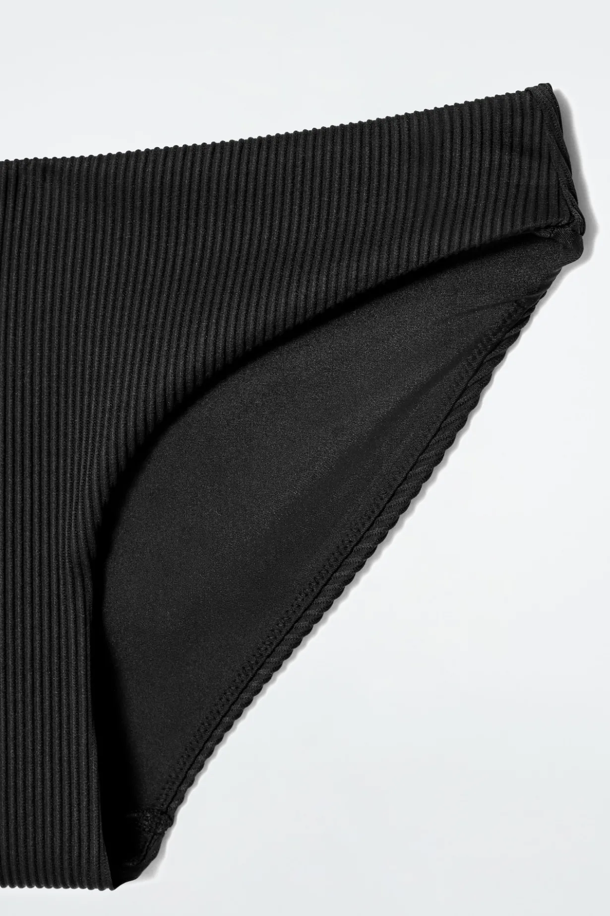 GERIPPTE KLASSISCHE BIKINIHOSE