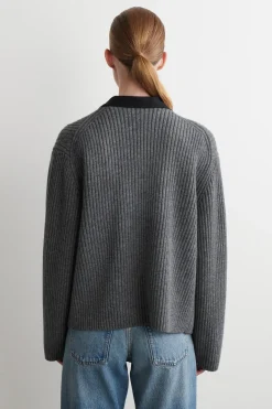 GERIPPTE UTILITY-STRICKJACKE AUS MERINOWOLLE