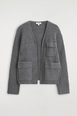 GERIPPTE UTILITY-STRICKJACKE AUS MERINOWOLLE