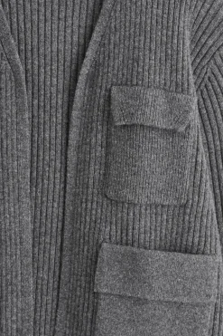 GERIPPTE UTILITY-STRICKJACKE AUS MERINOWOLLE