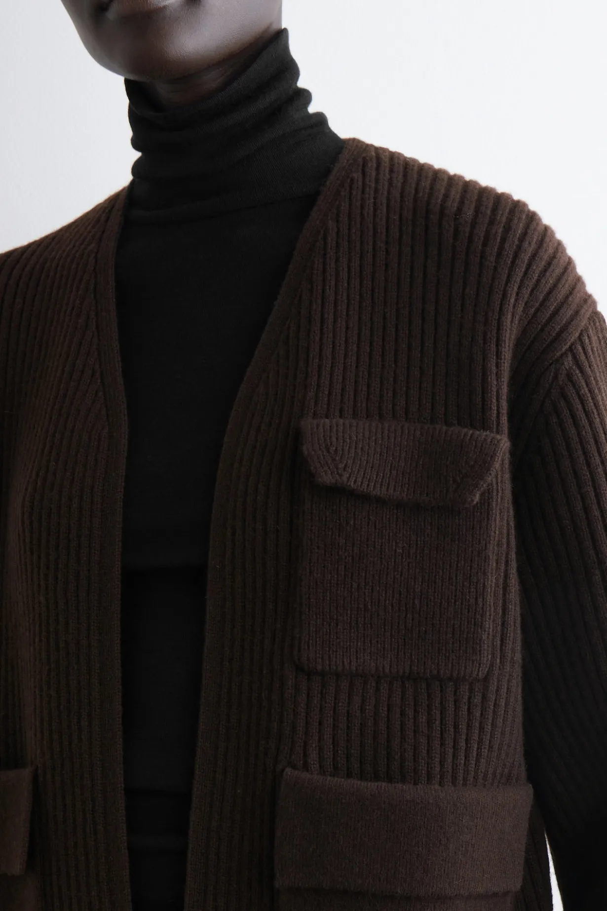 GERIPPTE UTILITY-STRICKJACKE AUS MERINOWOLLE