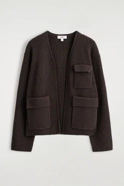 GERIPPTE UTILITY-STRICKJACKE AUS MERINOWOLLE