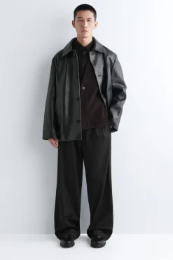 GERIPPTE WOLLSTRICKJACKE MIT V-AUSSCHNITT
