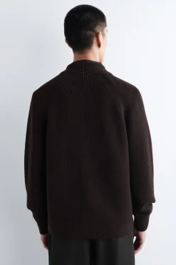 GERIPPTE WOLLSTRICKJACKE MIT V-AUSSCHNITT